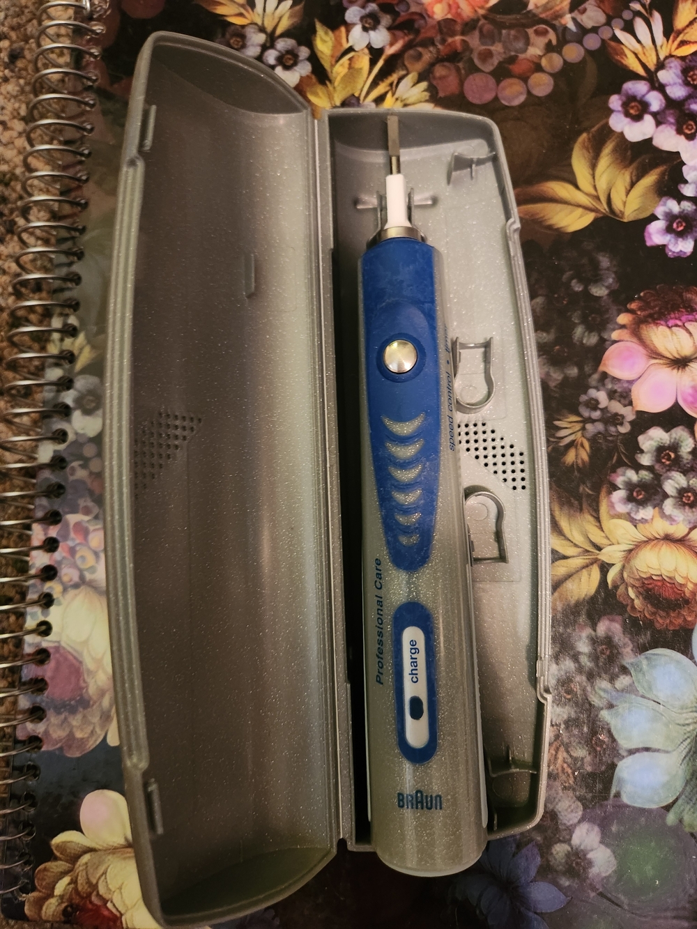 Braun Electric Toothbrush - Picture 8 of 9